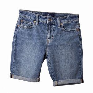Gap Denim Blue Bermuda Short. Size 0. Great Condition. Preppy. Cuff Leg